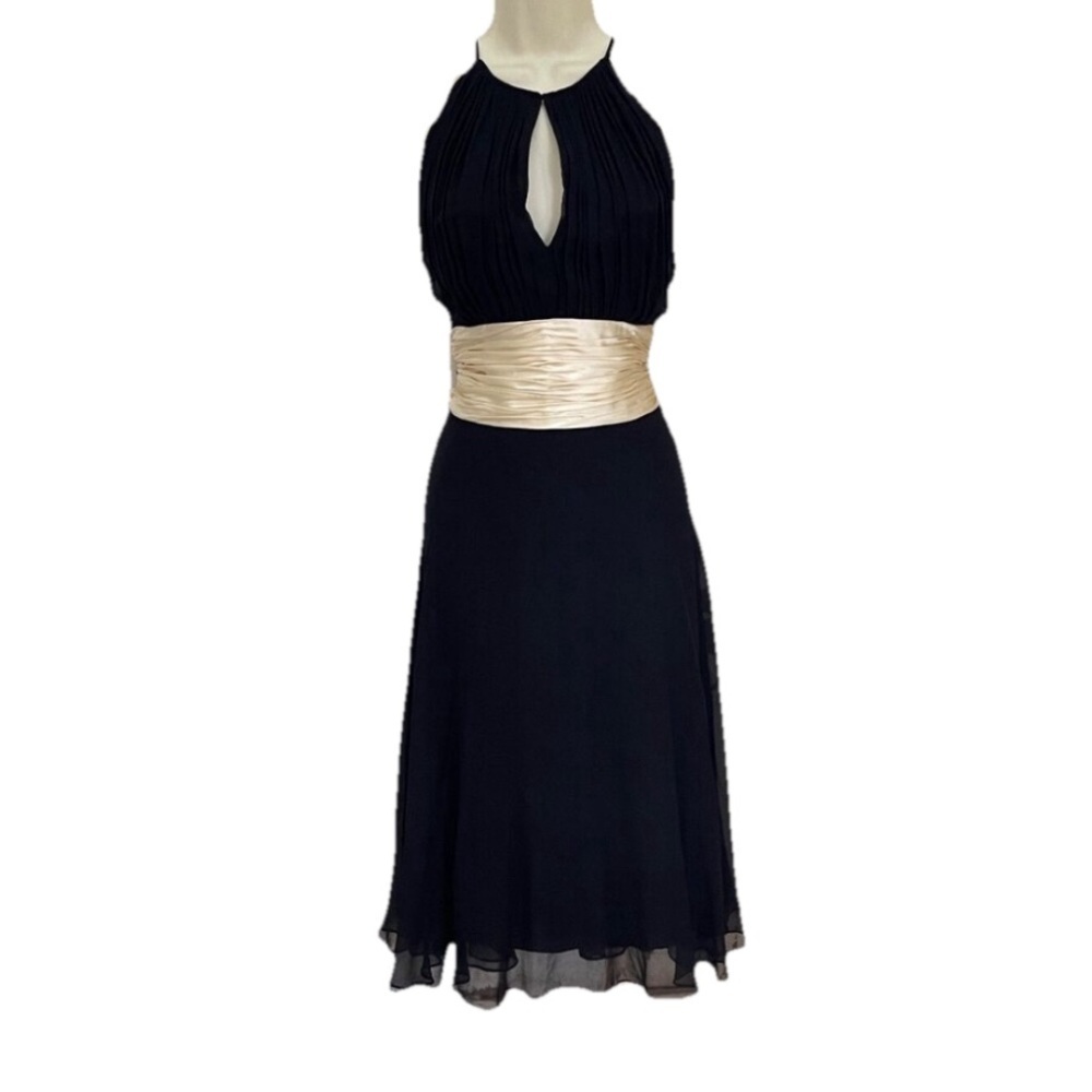 100% silk Maggie London dress size small / 4 elegant quiet luxury y2k